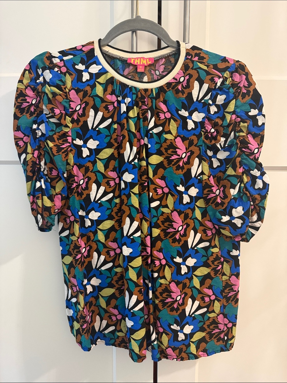 THML Woman Floral Puff-Sleeve Top in Blue, Pink, Brown, White